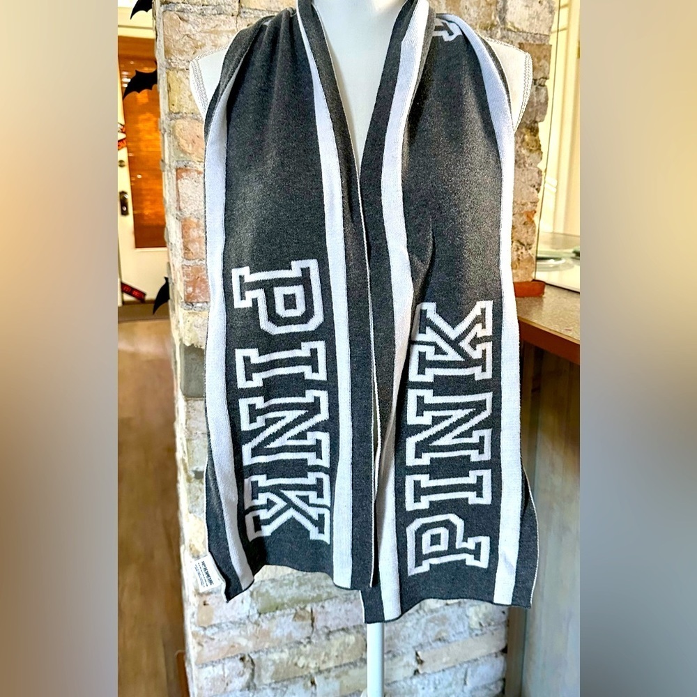 Victoria’s Secret PINK scarf reversible grey & white